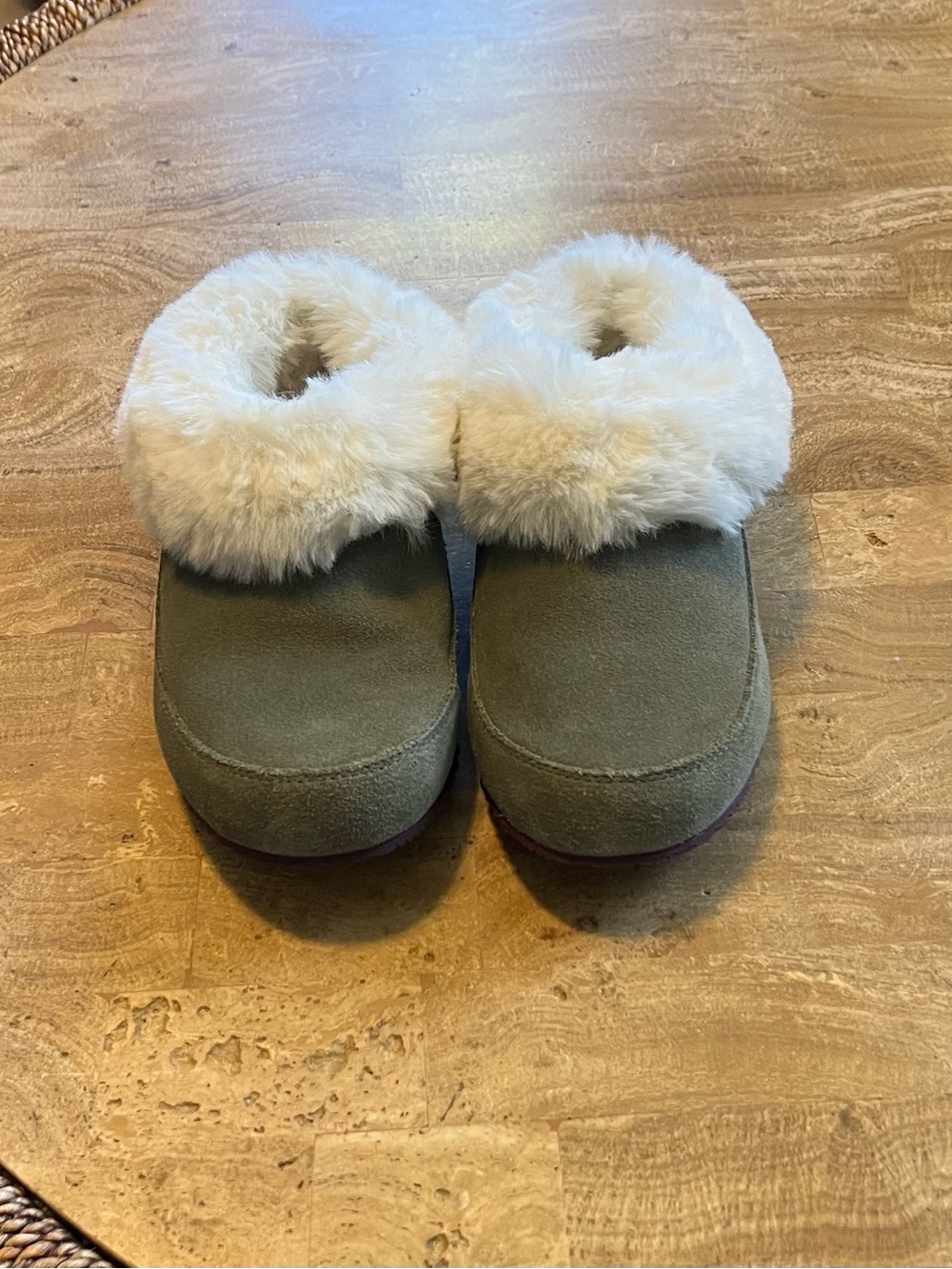 Sorel Women’s Go Coffee Run Slippers in Olive Green with Cream Fur Trim Size 7